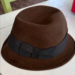 Classic vintage Brown Fedora with Black Band morfelt